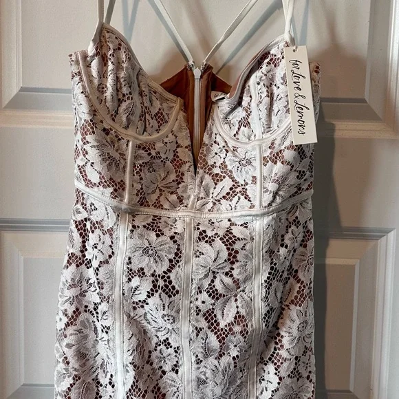 For love of Lemons, size XS, never worn with tags, white lace overlay - Picture 4 of 16